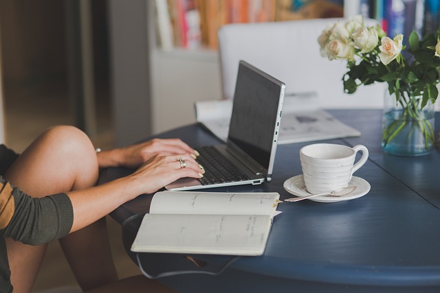 technology blog header smartphone laptop apps