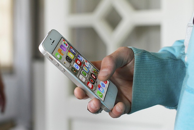 consumer technology smartphone and app review banner